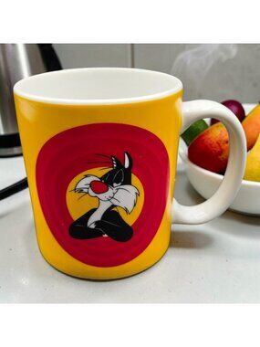 1991 Warner Bros Sylvester Ceramic Coffee Mug 12 Oz Vintage Yellow Red